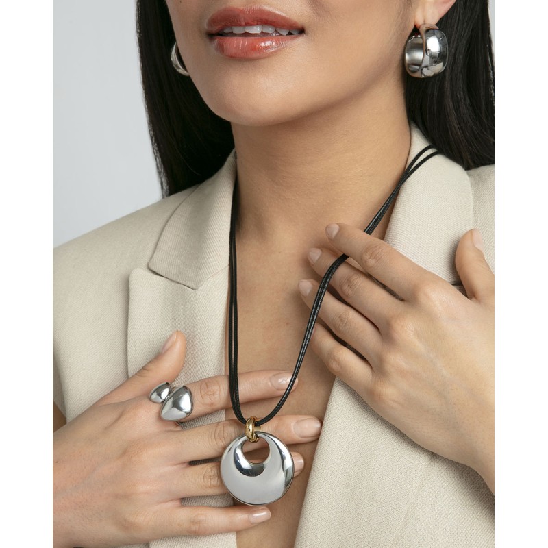 Collar de mujer de acero e...