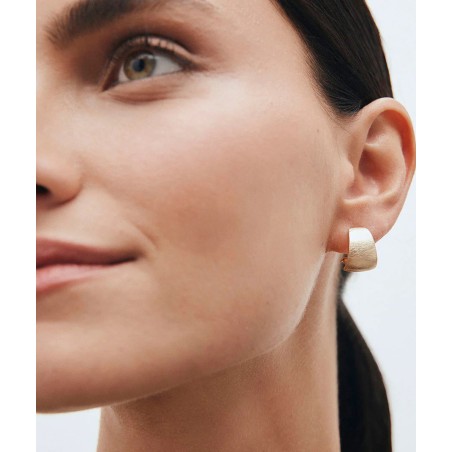 Pendientes con cierre omega  chapados en oro Vidal y vidal G4022